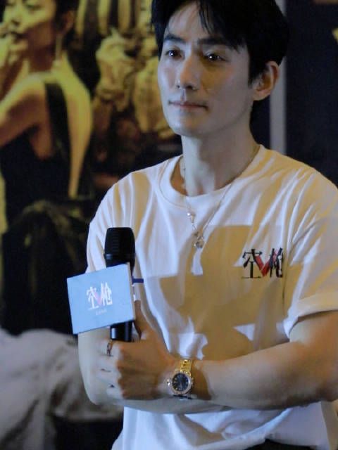 颜宁去了朱一龙空枪路演，说自己可以很骄傲地说自己的眼光很好！…