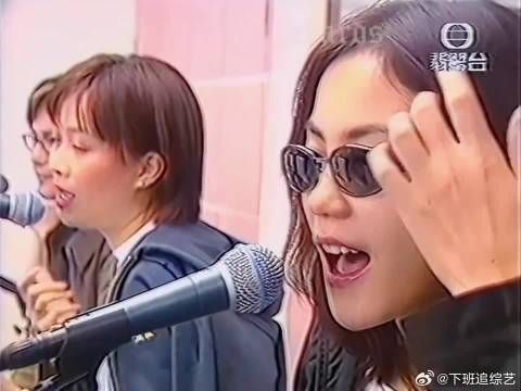 王菲：我小的时候很活泼的，长大了就不同了，其实也蛮活泼的