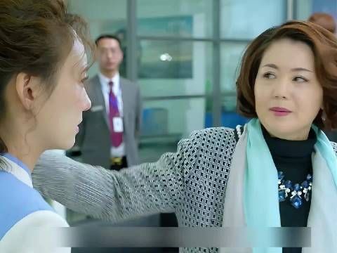 女孩在自家公司被女上司欺辱，董事长婆婆霸气撑腰！