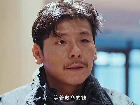 男人为了孩子的10万手术费，报名参加蹦极比赛！