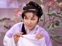 狄波拉的美已足够耀眼，可林青霞登场那一刻，全场光芒尽敛