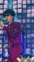 许嵩演唱会一改文静，大胆玩梗自在舞动
