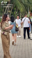 突然送给路人一束花