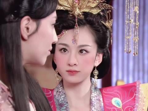 不靠烟熏妆也能黑化的美人，穆婷婷算一个