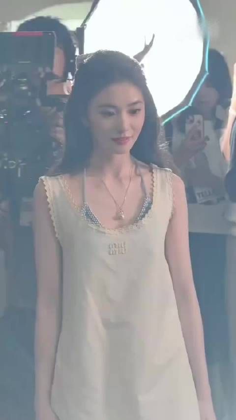 刘浩存演主角后升华，磁场干净身材完美