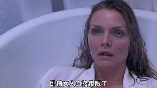 男人将瘫痪的妻子放进浴缸，没想到妻子因为求生欲太强，逃过一劫！