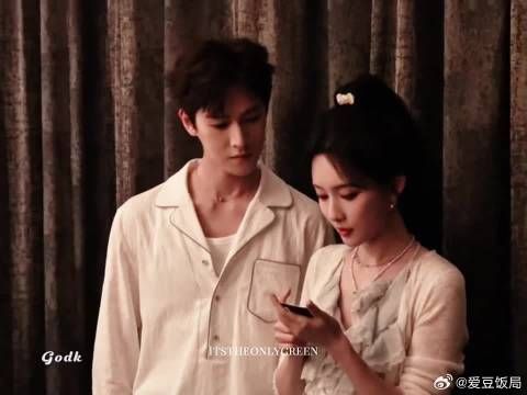 盯着那一秒有什么意思 再多截一帧就要露馅儿了