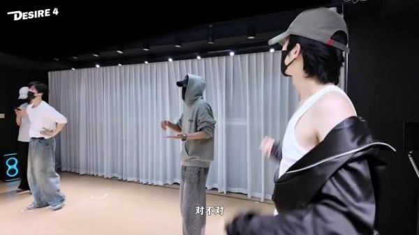 这大哥他咋了？ 就这么不耐烦？ 对老师也不耐烦？