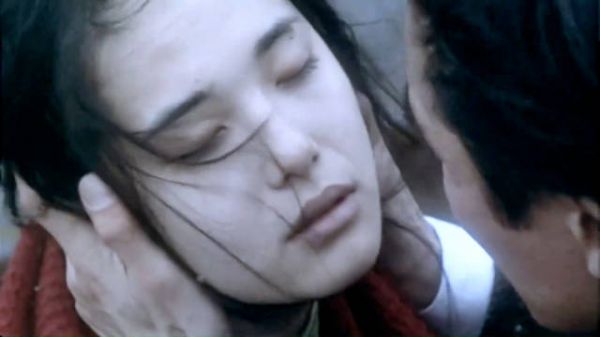 老鸨用诡异手段强行伪造女孩处子假象
