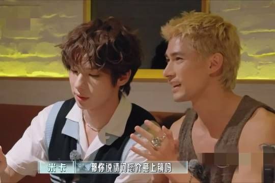 米卡和颜安真的是俩活宝，太可爱了，每天都在找新鲜事