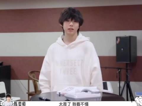 陈奕恒小时候勇敢分开打架大狗，心地善良