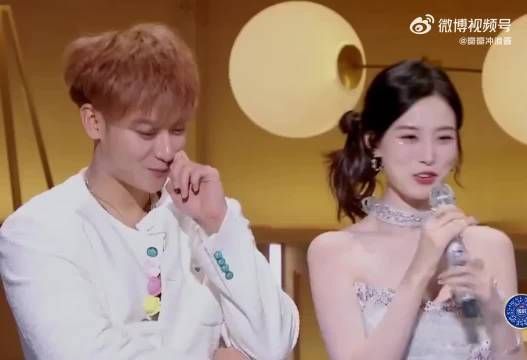 突然get到徐艺洋了，软软糯糯的，没有攻击性又能和大家融合的很好