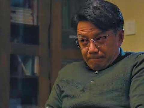 《藏锋》男人给妻子买盆花赔罪，不料因为多喝几口红酒又惹怒了妻子