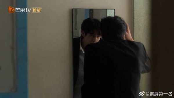 陈异参加波仔婚礼，让苗靖帮忙整发型，苗靖举作真高冷