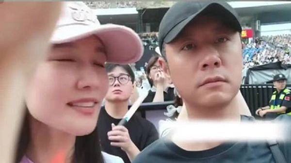 周佑凌卸妆后自夸，柳柳吐槽忘本第一人