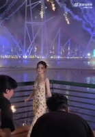 转身的一瞬间居然有点像蒋勤勤，仿佛看到了纯元