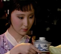王夫人当众拒绝黛玉奉茶，贾母转头一句话让她当场尴尬：这招太高了！