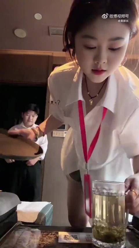 我遇到这个服务员我会很开心的，还可以带走服务铃