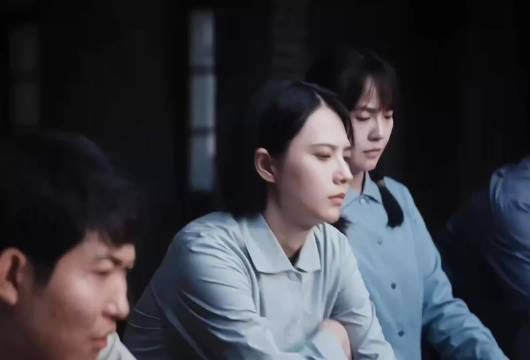 真绷不住了因为枪套太旧了，直接把证物的枪套给它换了