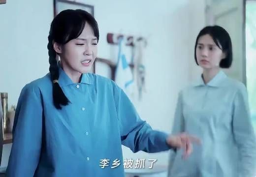 陈一众把自己砸进去,溅起了第一朵水花