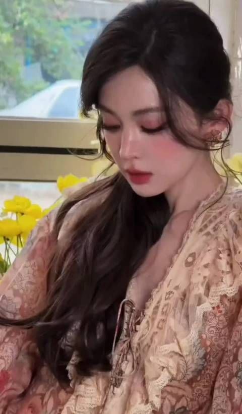 娜扎在我们的宿舍自爆开机前被换角色，这么漂亮都被换掉，心疼美女了