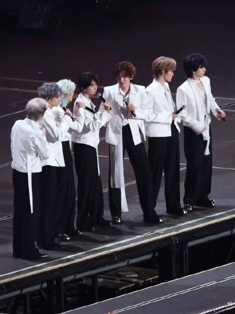 时代少年团芒果夜舞台诠释青春没有标准答案