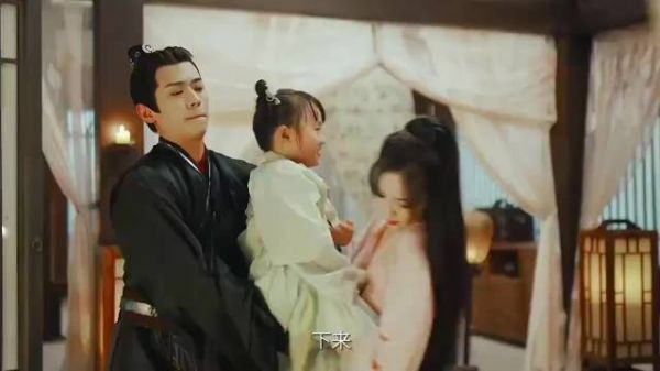 “谁家将军表面不动声色，背地里为了讨媳妇欢心和小孩争糖葫芦啊！”