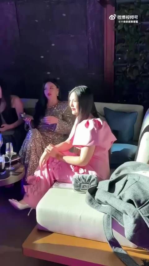 王诗龄风格渐似李湘，背影辨识度极高
