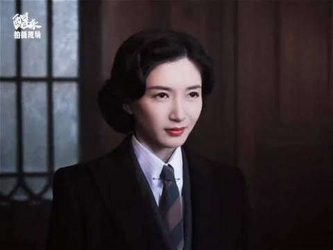 江疏影波波头审问戏，轻轻一凑对手全招