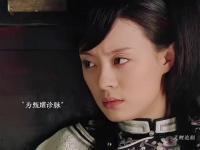 甄嬛在甘露寺被刁难，幸好有莫言出手相助，莫言的出现就像一束光一样