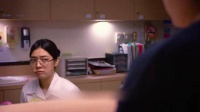 他见其真实模样后转身离开，网络连接却未靠近