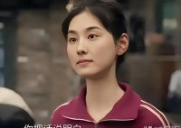 一夜凉透！韩沛颖直播惹大祸，张嘉益急切撇清，恐演员生涯到头