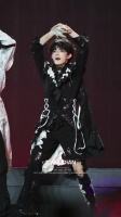 苏新皓二周年solo自己编舞，表演被称请神上身