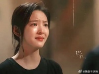 不是见证你有多幸福，而是想看看那本来属于我的你一眼
