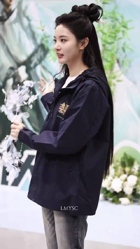 于正公司新艺人赵晴被赞古典现代兼具美人气质