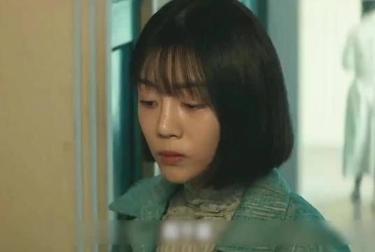 特务准备在医院刺杀一名大人物不料正好被盲人女孩发现 # 瞄准