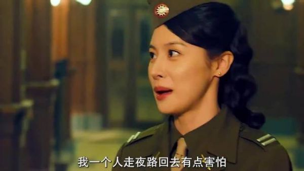 女特务想尽办法接近小伙，谁料小伙就是不吃这一套