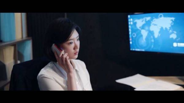 林晓晴和男子打电话 父辈的荣耀｜林晓晴｜张月