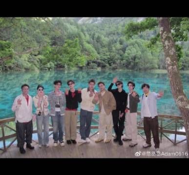范丞丞给黄景瑜P了副眼镜