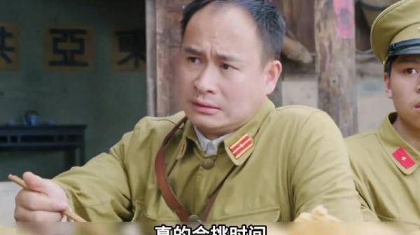 男人假扮鬼子狠狠收拾了二鬼子，还把粮食给劫走了