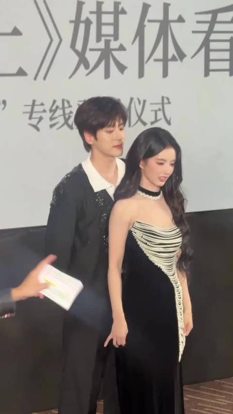 强强搭档的双人舞，既有专业的舞蹈表现力，又有意外带来的甜感