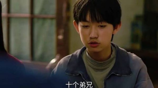 那个年代家里有十个兄弟，在村里可以横着走
