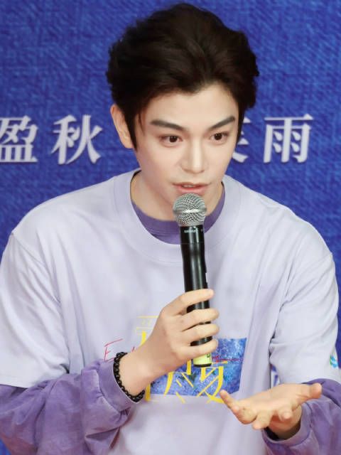 宝贝叽里呱啦说什么呢 只想亲 已经爱上沈言皮了