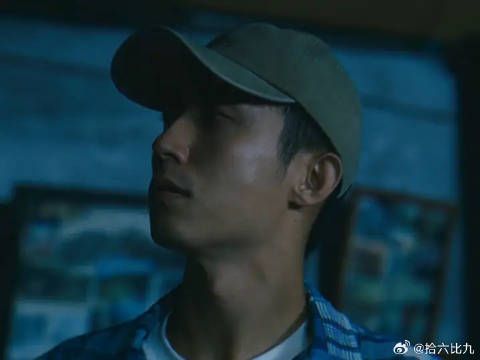 没想到曾经的大哥变成了一个推车的