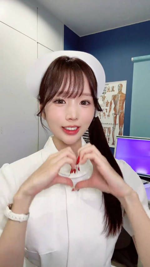可爱的新井里真