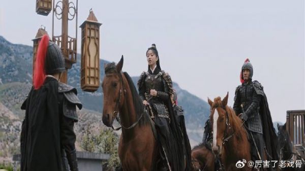 女将军拿着假圣旨 比真的还像回事，成功通过城门