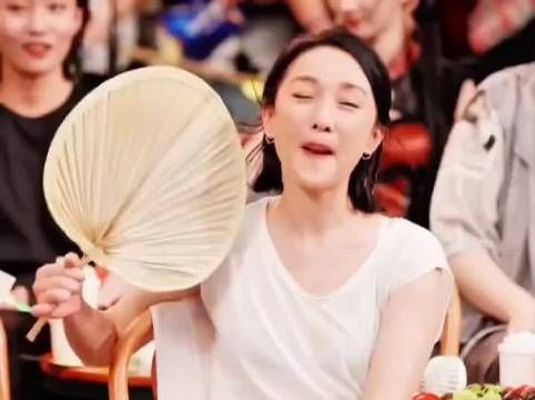 娱乐圈难得的长久挚友，再次同台相聚，聊天局里藏着太多青春的回忆