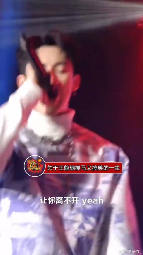 关于王鹤棣抓马又搞笑的一生，网友偶遇王鹤棣miniKTV唱歌，甚至还有手势律动