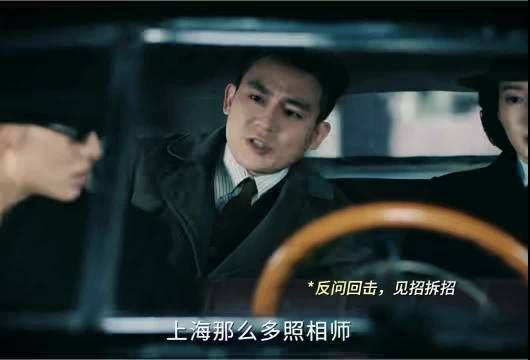 欧豪拍镜头签像刚通网的老干部，与硬汉形象反差