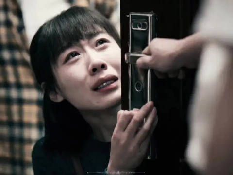 亲爱的小孩，就这般望着你